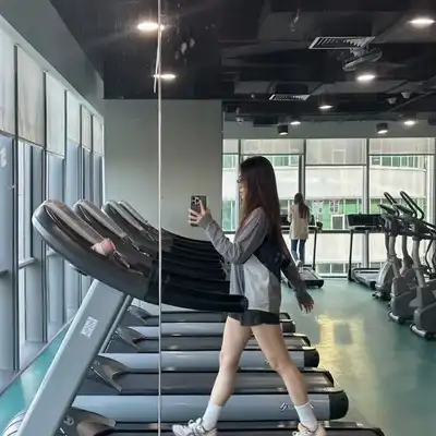 廖娜